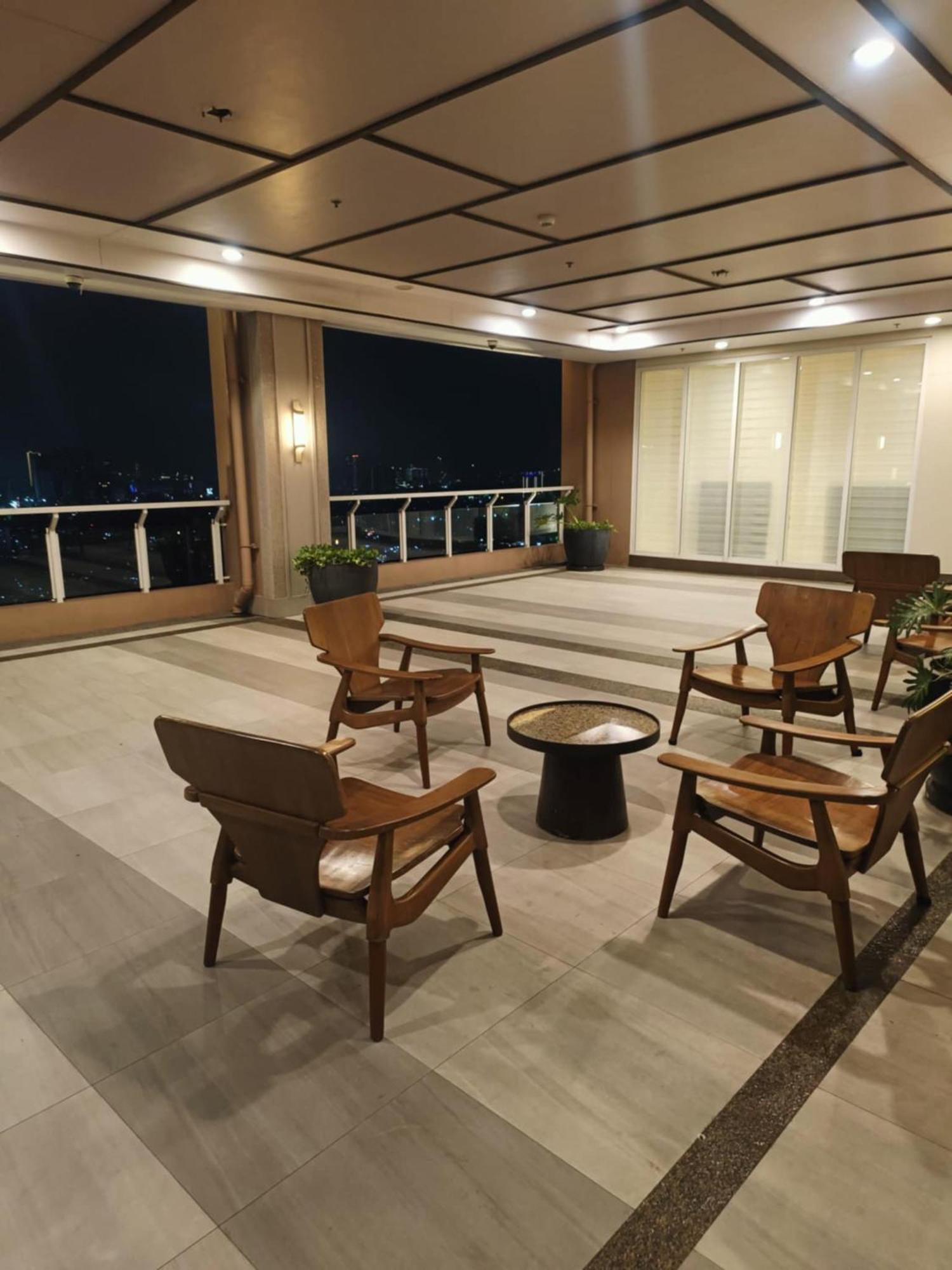 Infina Towers Aparthotel Quezon City Bagian luar foto