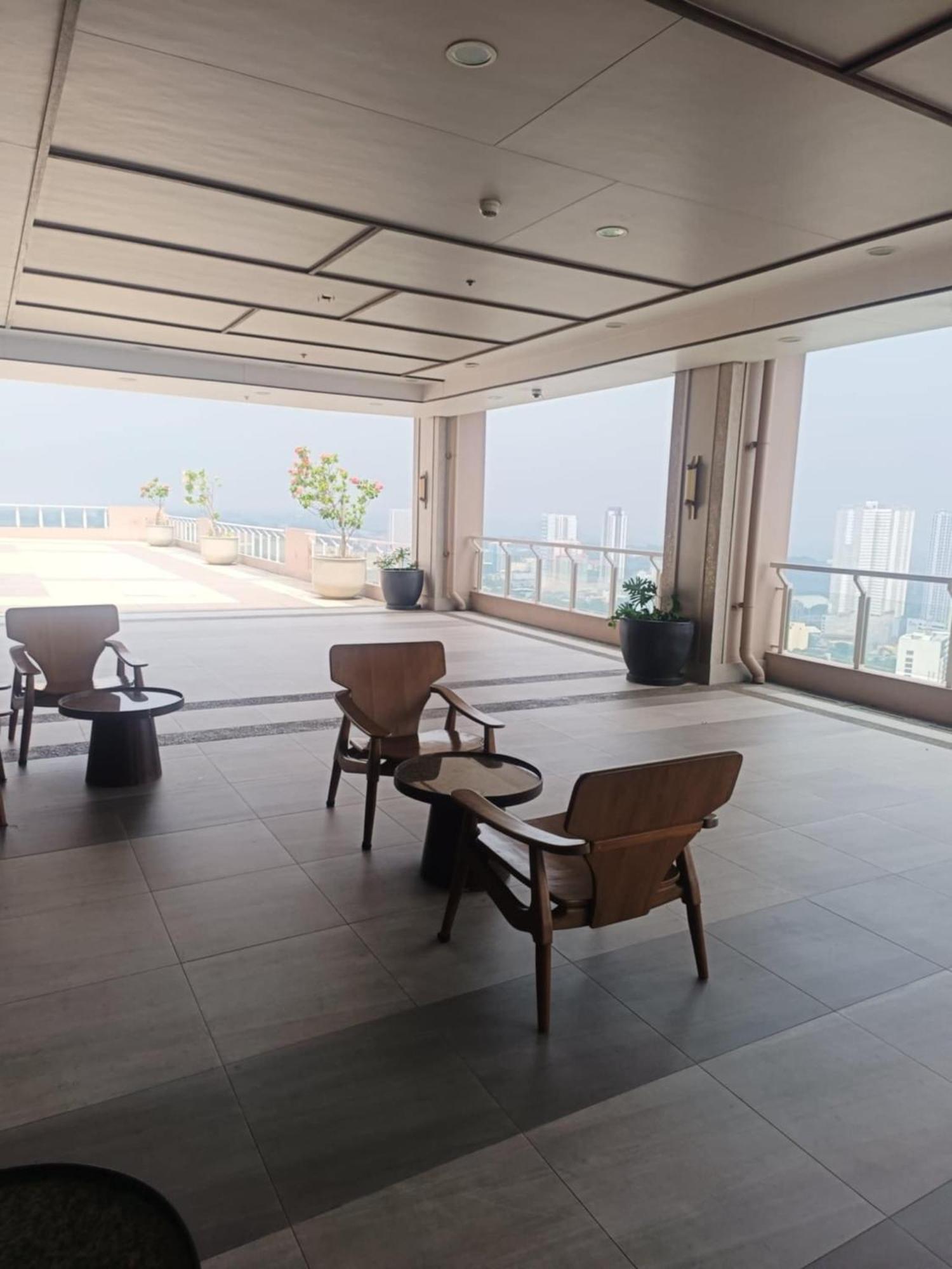 Infina Towers Aparthotel Quezon City Bagian luar foto